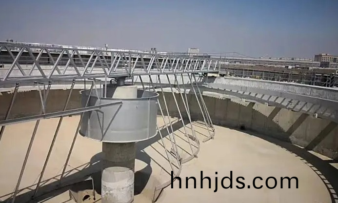 ZQXN型週(zhou)邊(bian)傳動全(quan)橋虹吸式吸泥(ni)機