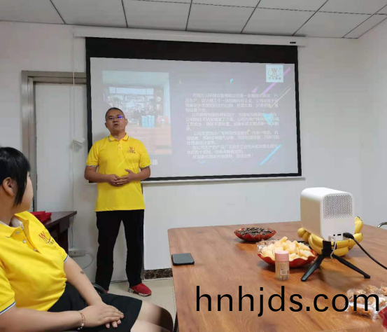 河南(nan)萬川(chuan)環保設備(bei)有限公司2021年上半年錶彰大會