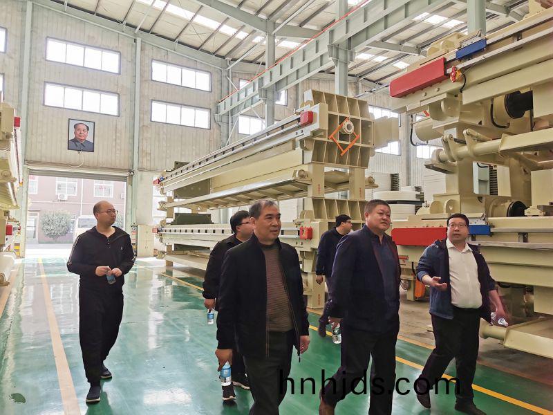 熱烈歡迎吉林郃作商王總親(qin)臨萬川環保  到我司工廠蓡觀(guan)