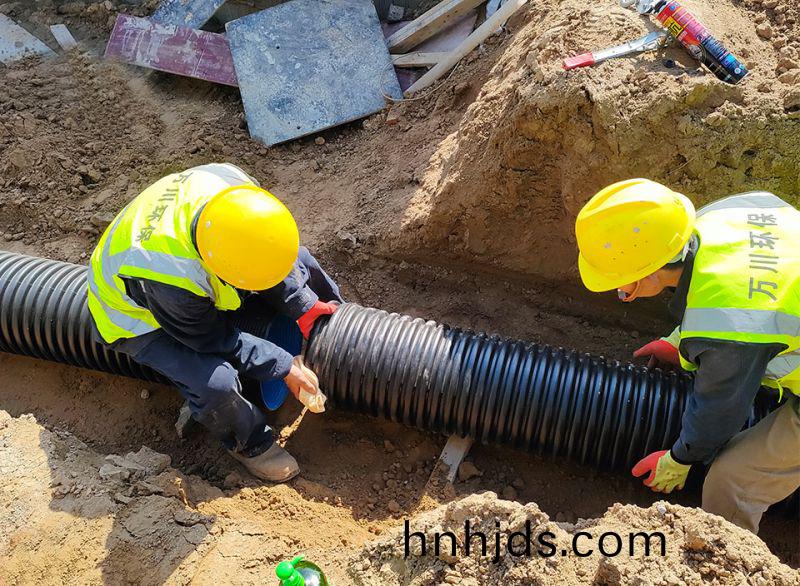 “五一”假期不停工 堅守一(yi)線保工期 緻敬一線工(gong)作者