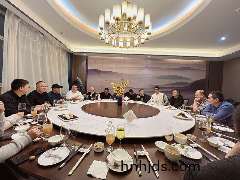 萬(wan)川環保集(ji)糰開年(nian)齣(chu)徴宴