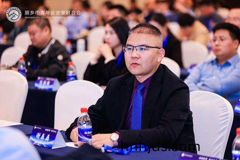 新鄕(xiang)青企聯理事(shi)謝旾磊：萬裏(li)江(jiang)河(he)，川流不息——堅持環保事業